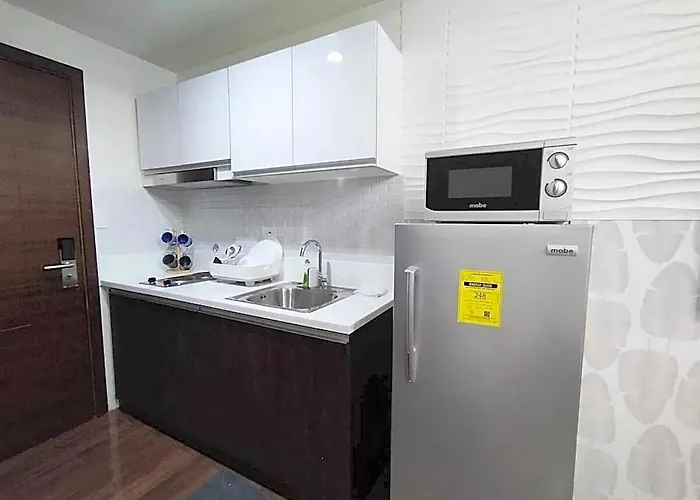 Maru Air 52f; Makati Sky View, 2 Double Beds 3* Manila