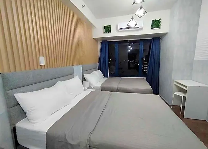 Maru Air 52f; Makati Sky View, 2 Double Beds Hotel Manila