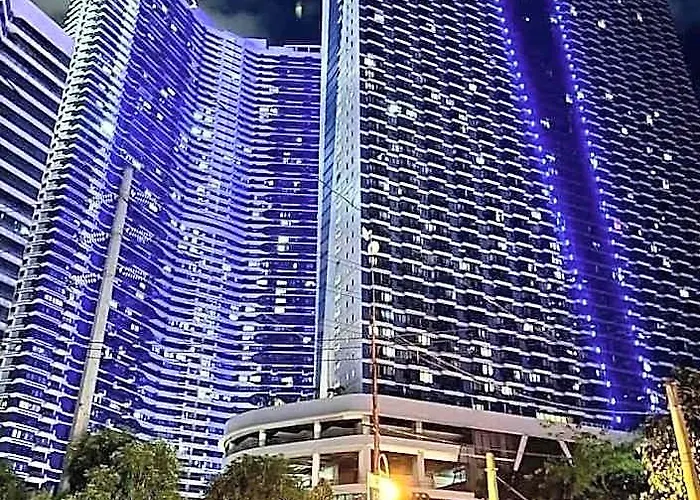 Maru Air 52f; Makati Sky View, 2 Double Beds Hotel Manila