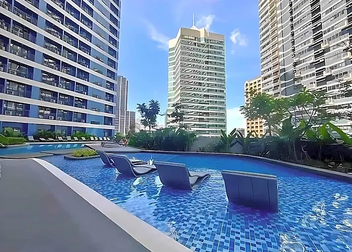 Maru Air 52f; Makati Sky View, 2 Double Beds Hotel Manila